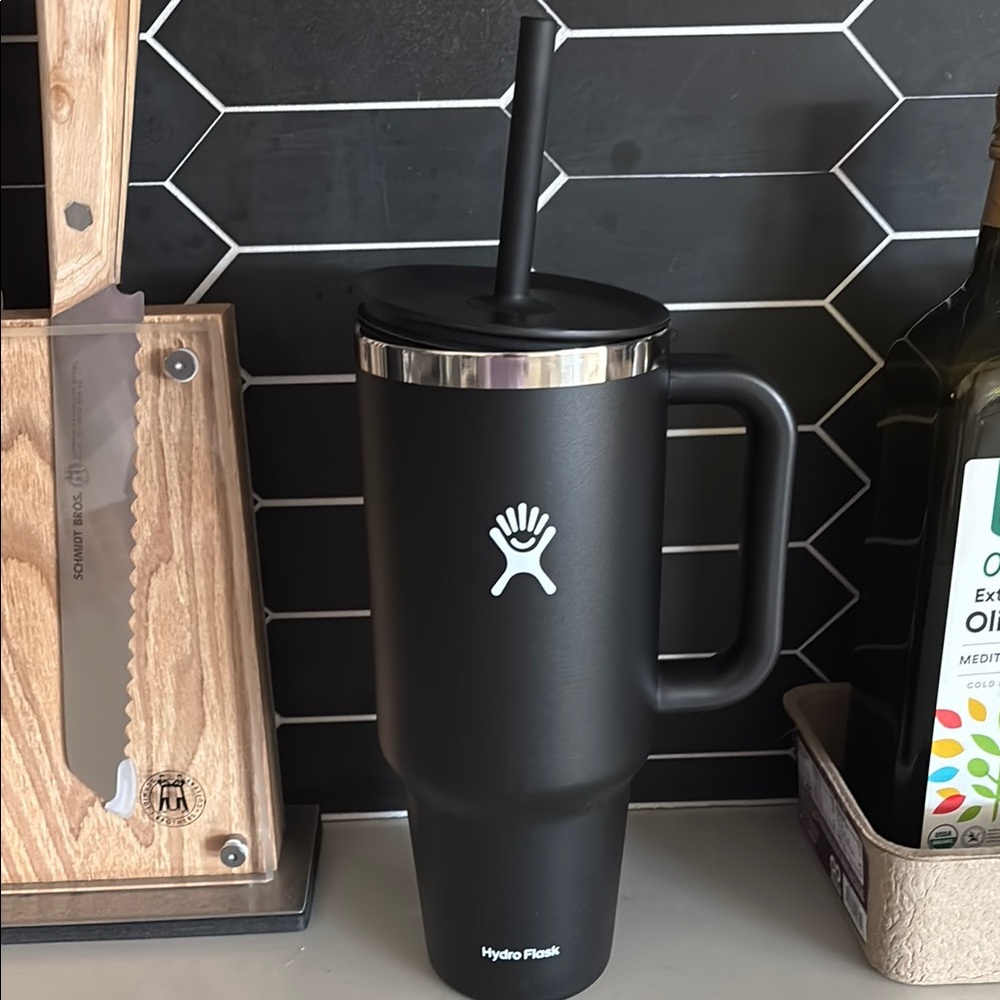 40 oz Hydro Flask Black Tumbler with Straw